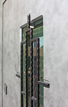 Дверь входная для улицы со стеклопакетом и ковкой 11см Лондон 